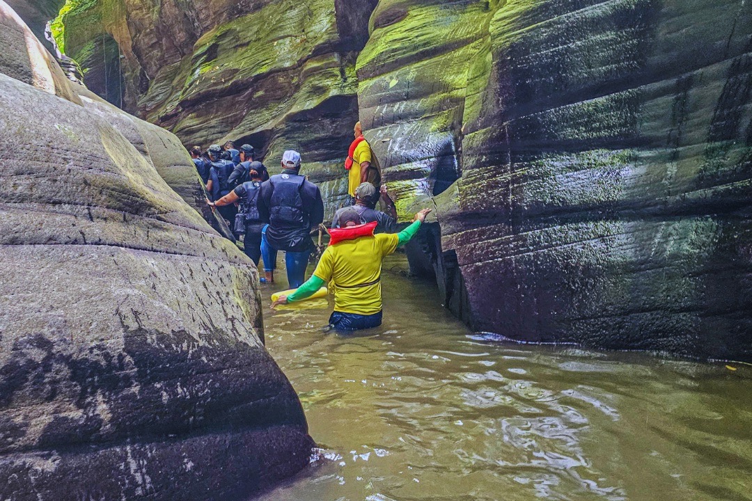Gorge Peek 1