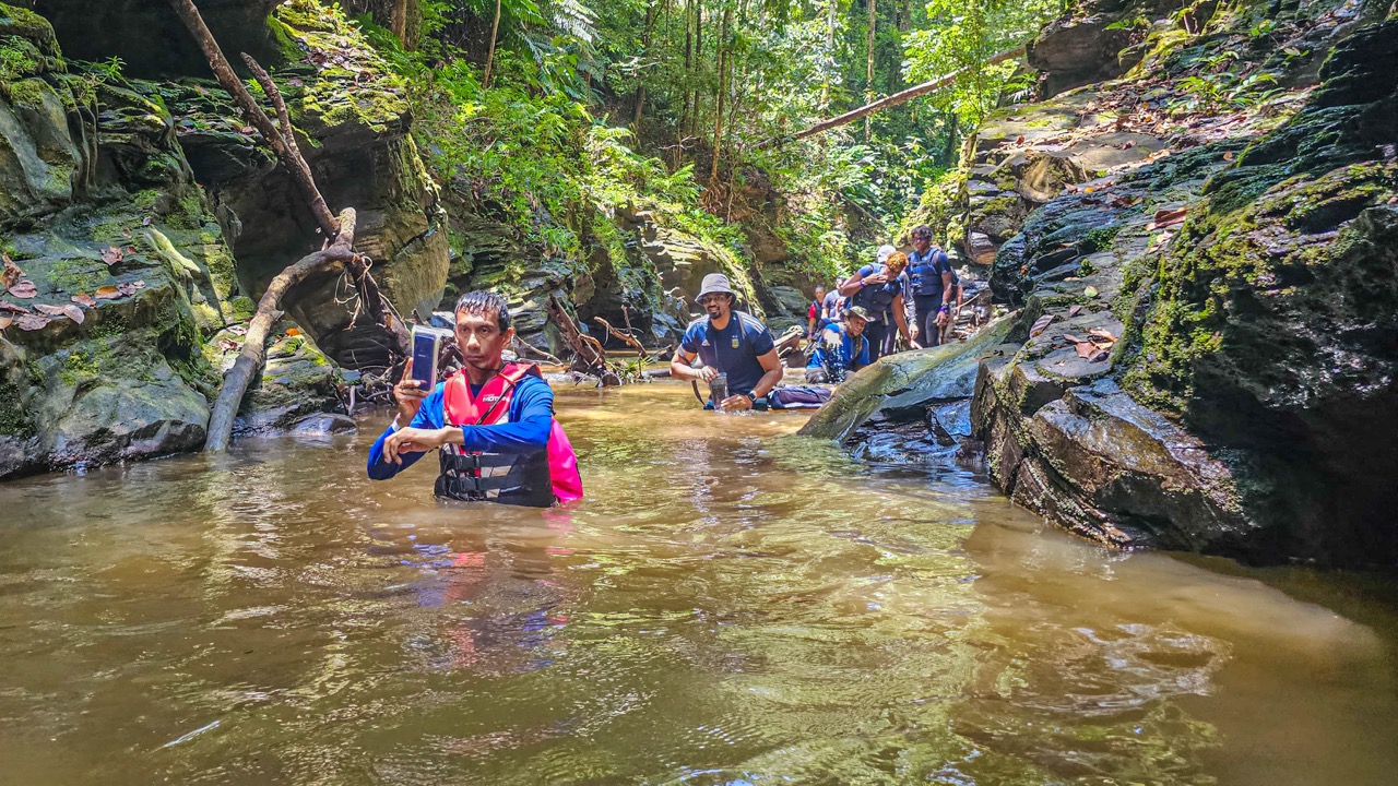 Yarra Gorge Peek 2