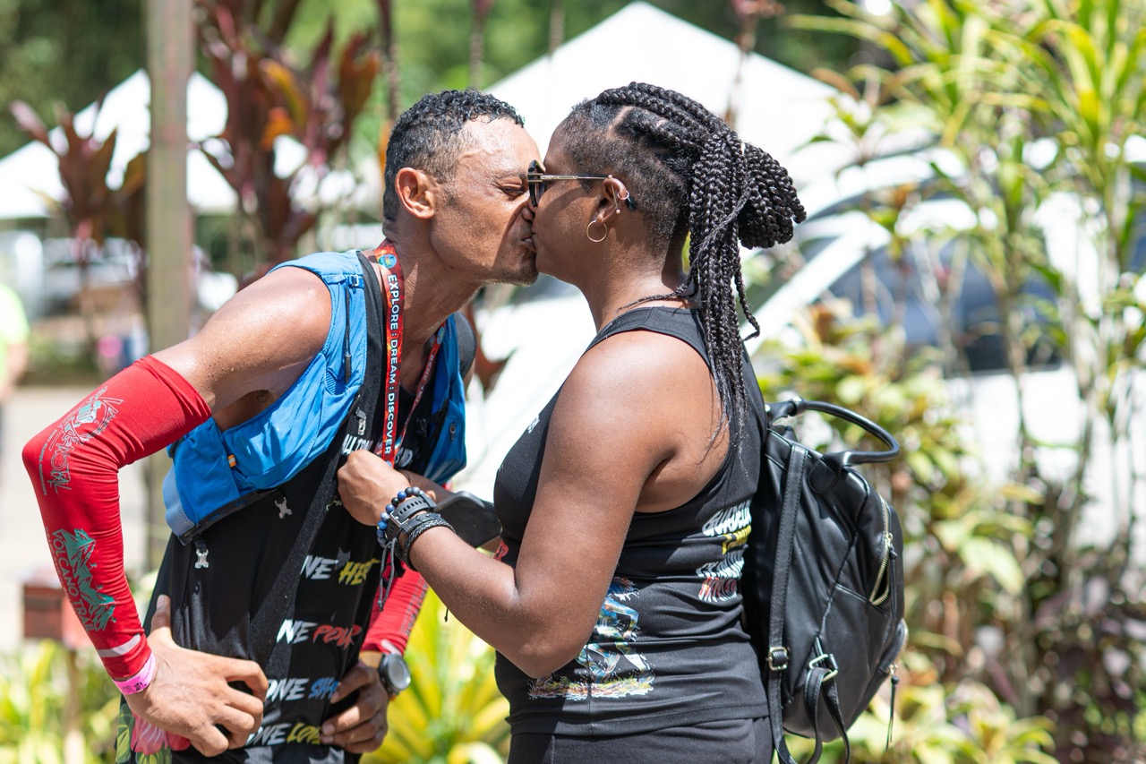 A finisher kissing his partner at the finish